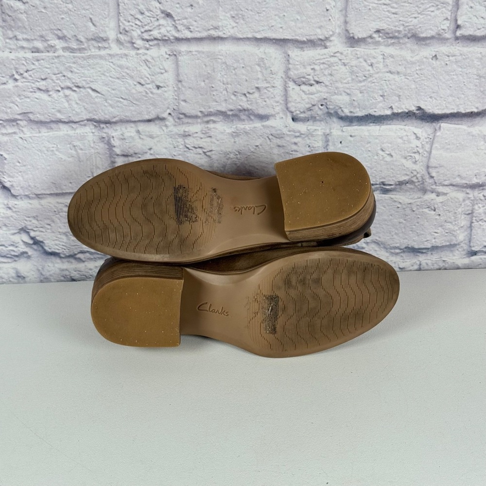 Clarks Maypearl Daisy Ankle Boots Booties Womens 10 Tan Suede Leather Block Heel - Picture 11 of 11